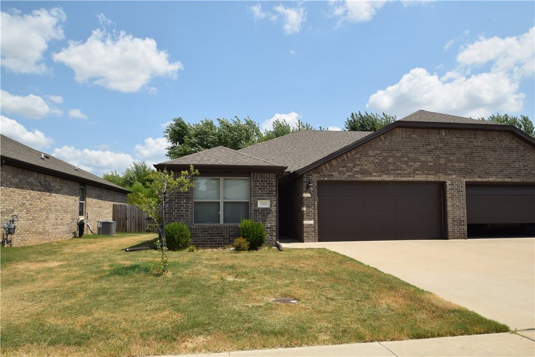 Property Photo:  540 Vee Street  AR 72719 