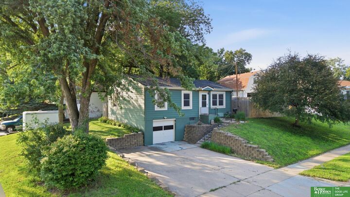 Property Photo: 7416 Frederick Avenue NE 68128