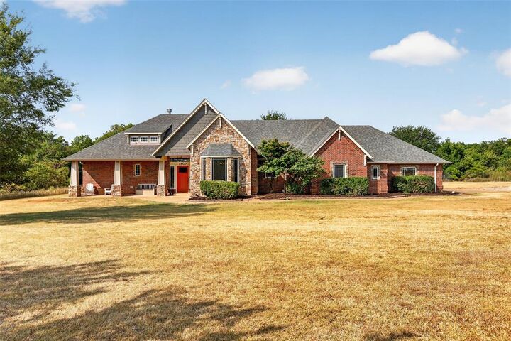 Property Photo: 2807 Edmond NE Road OK 73078