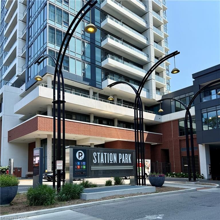 Property Photo: 15 Wellington Street S 2009 ON N2G 0E4
