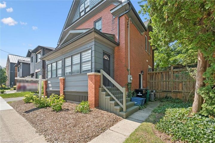 Photo de la propriété:  100 Dawson Street  ON N2L 1R4 
