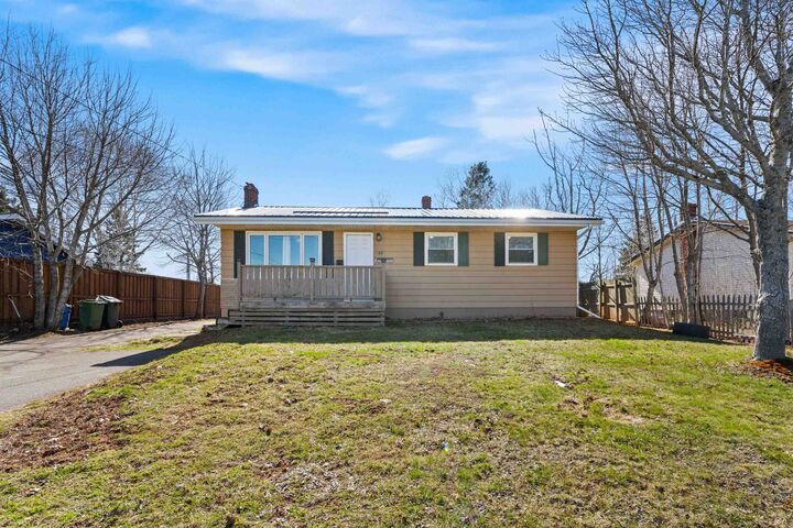 Property Photo: 184 Southdale Avenue PE C1A 6Z7