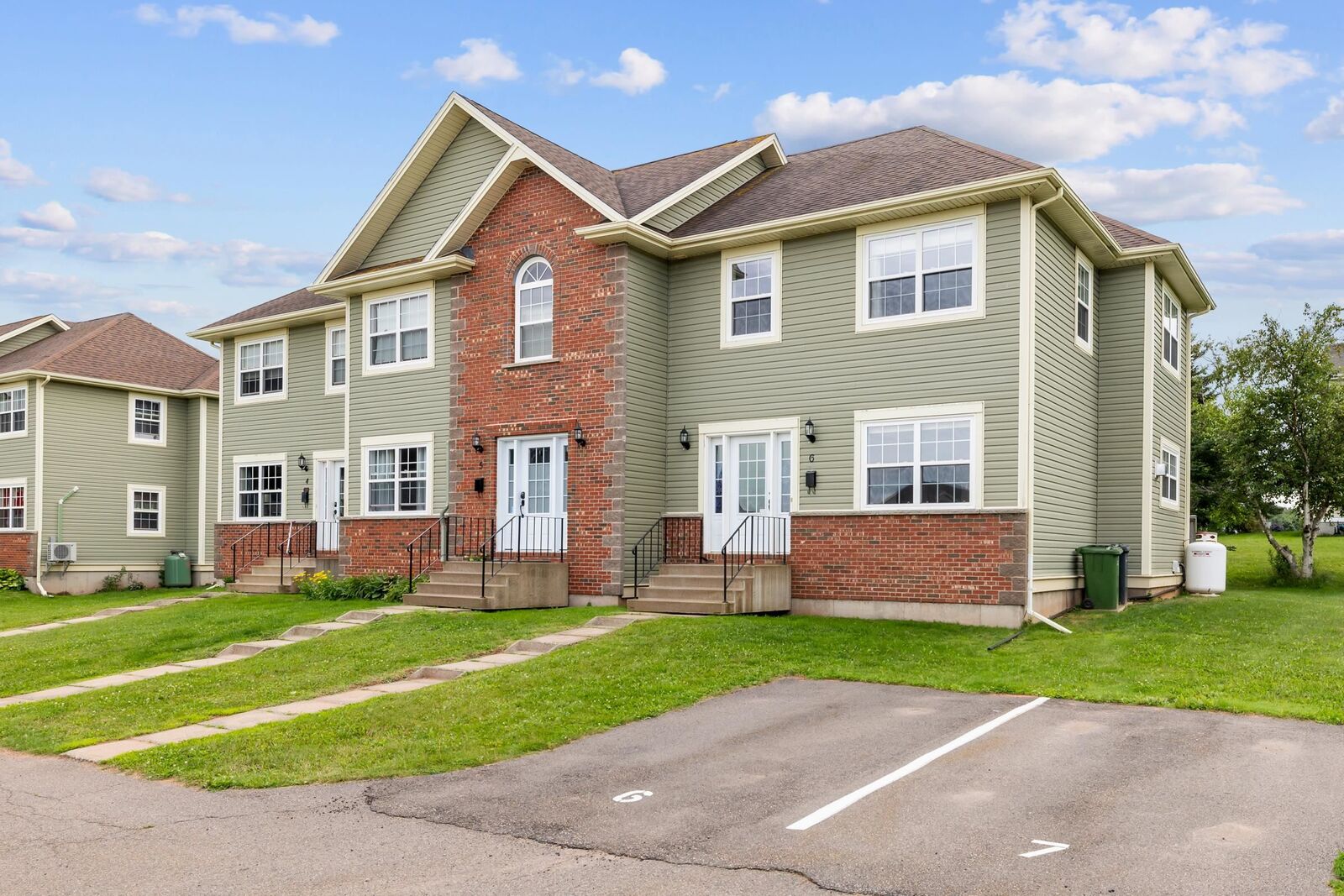 Property Photo: 6 Edgeview Court PE C1B 0H8