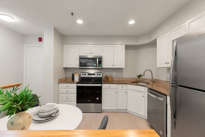 Property Photo:  661 Lowell St 14  MA 02420 