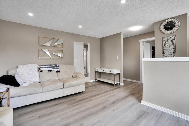 Property Photo: 115 Abingdon Crescent NE AB T2A 6W8