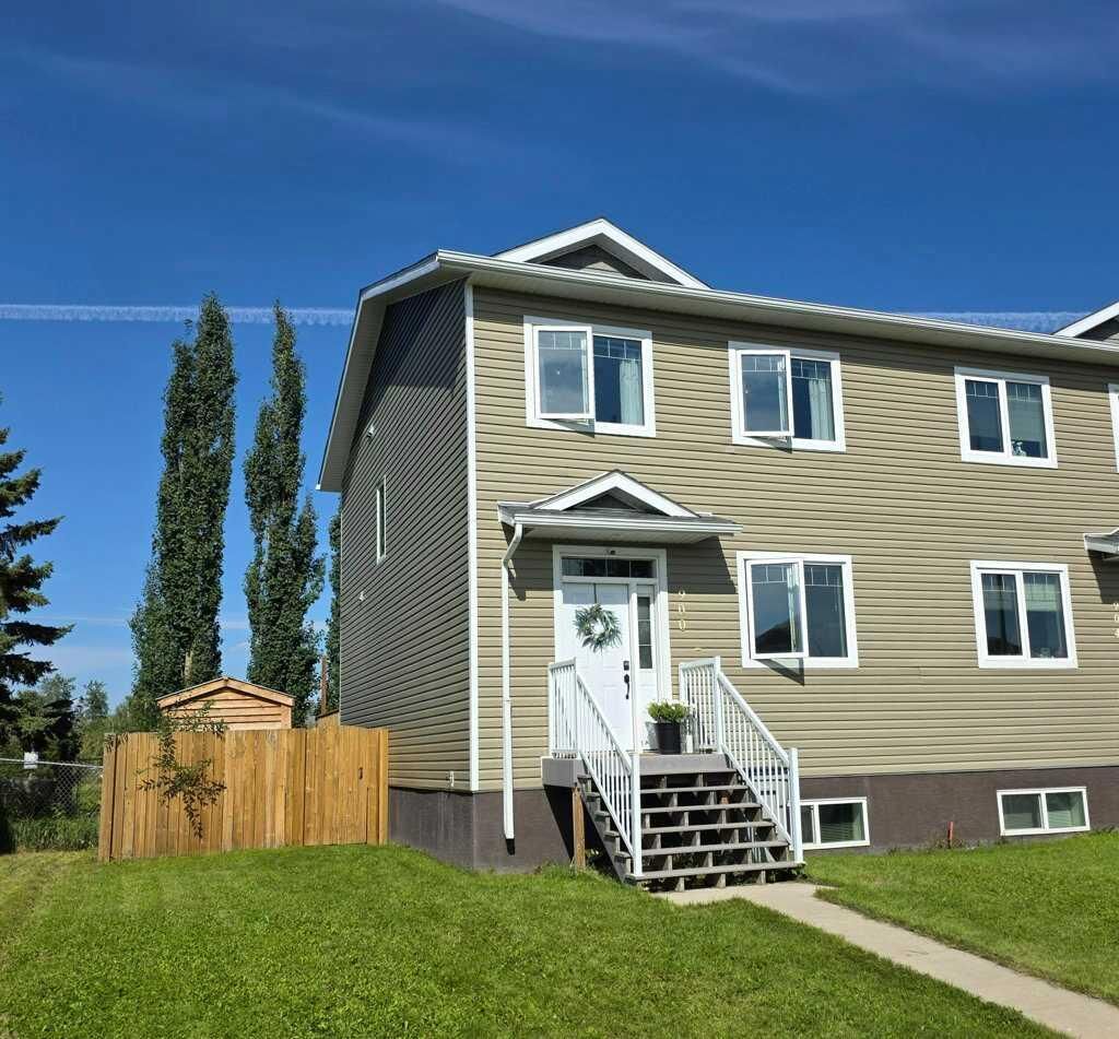 Property Photo:  900 1A Avenue SE  AB T0G 2A3 