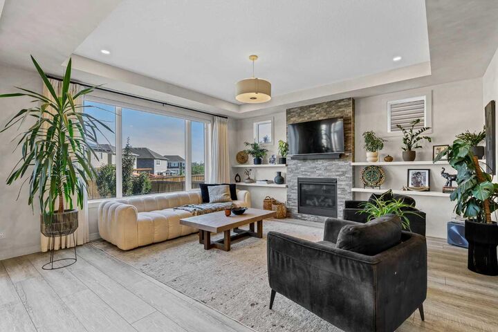 Property Photo:  208 Osborne Green SW  AB T4B 5E4 