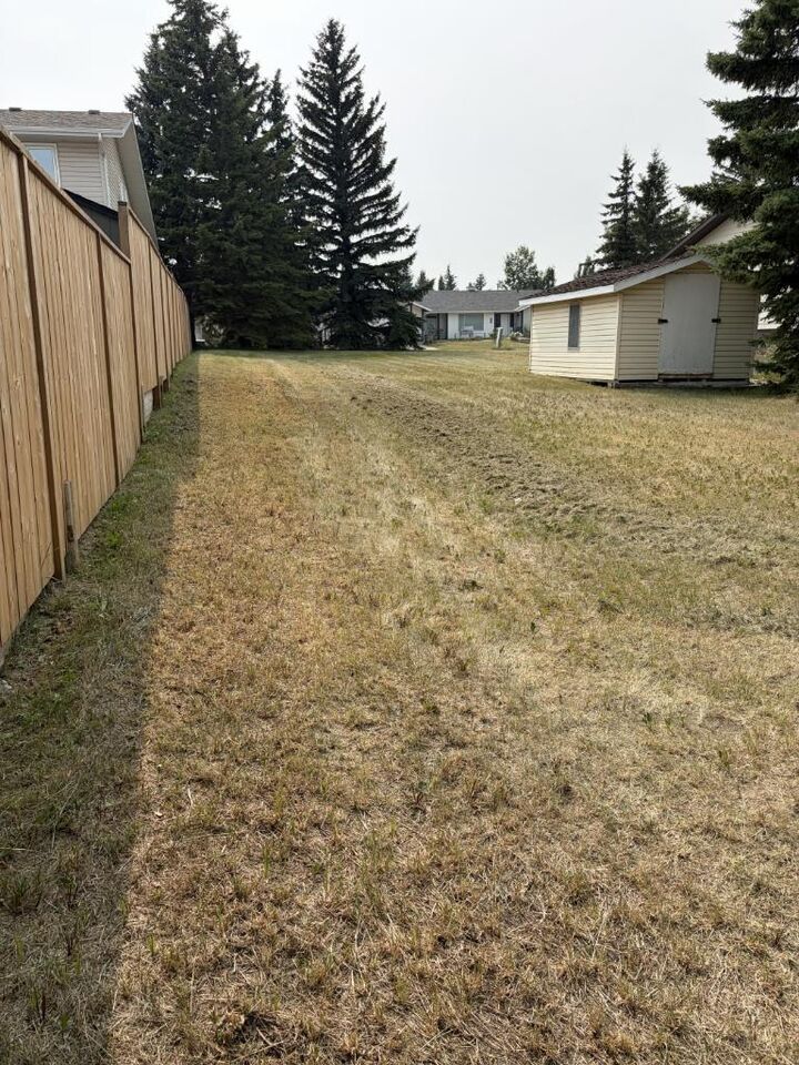 Property Photo: 607 Madison Drive AB T0M 1B0