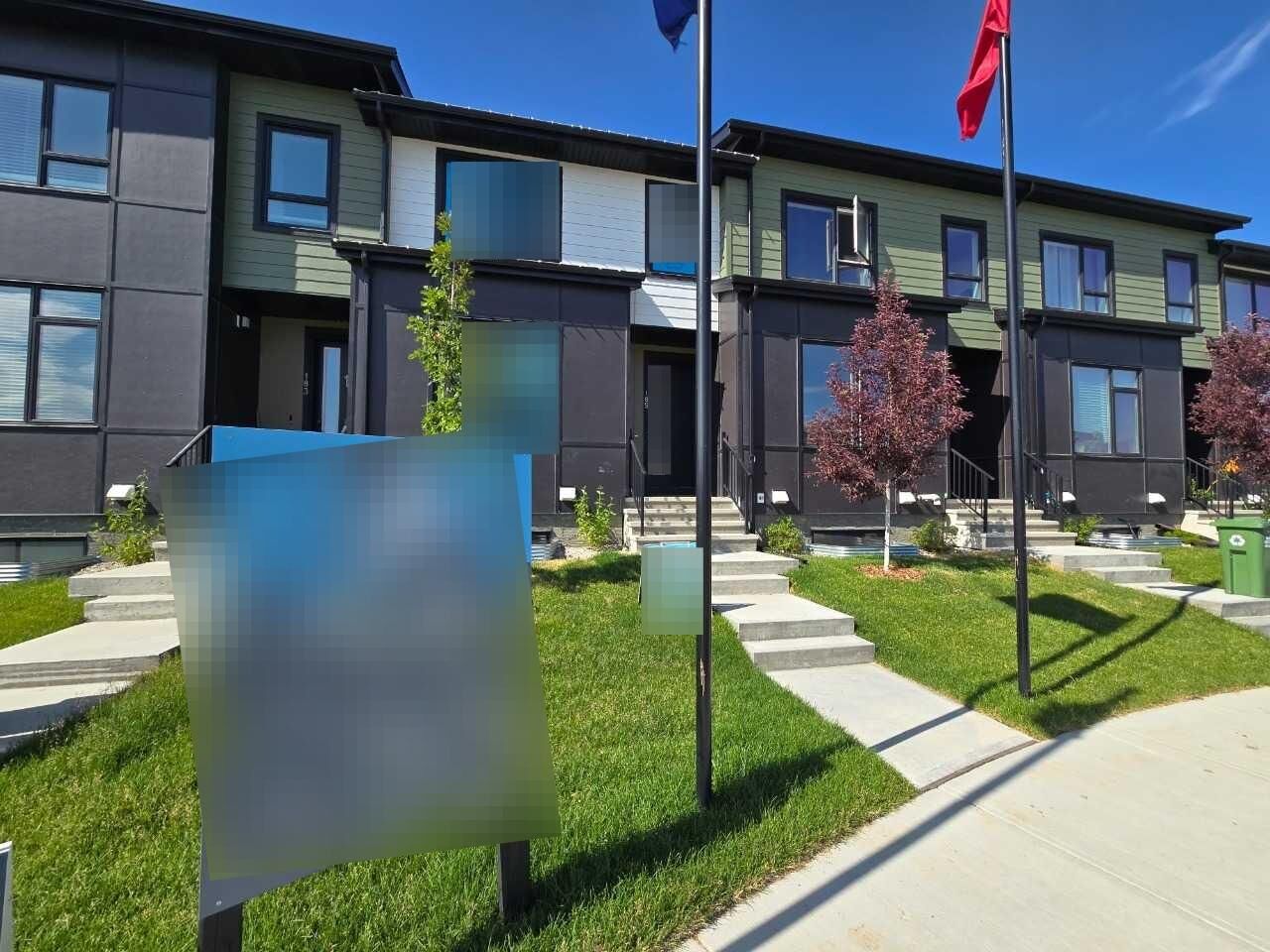 Property Photo: 232 Vantage Drive AB T4C 3G5