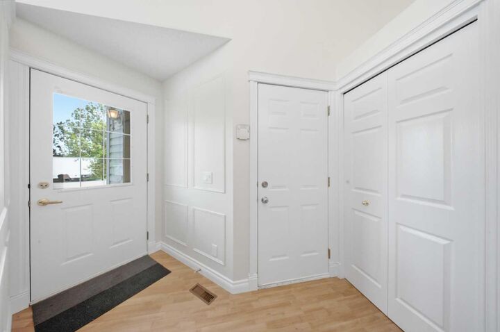 Property Photo: 33 Martin Crossing Green NE AB T3J 3P1