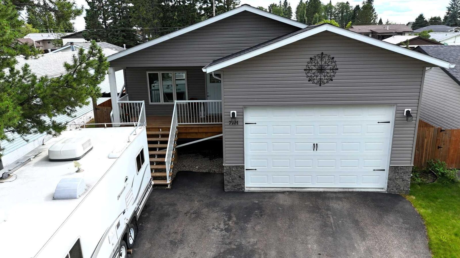 Property Photo:  7101 Glenwood Drive  AB T7E 1N1 