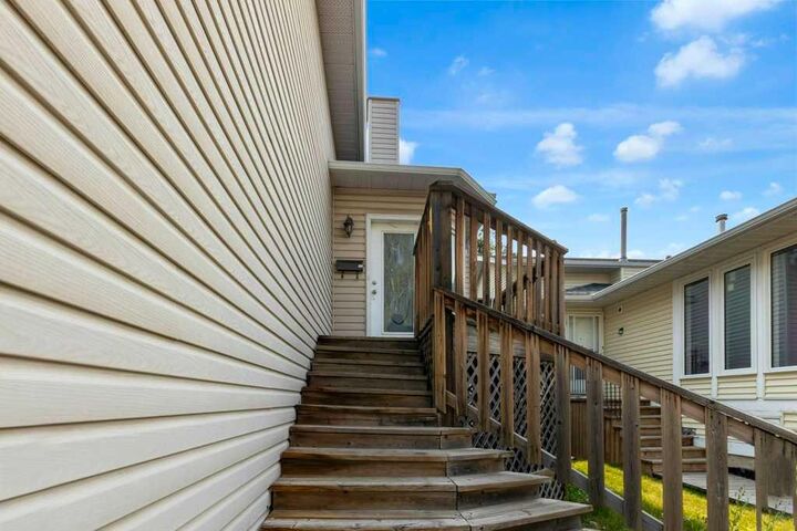 Property Photo:  127 Scenic Cove Circle NW  AB T3L 1M5 
