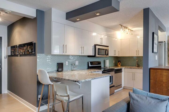 Property Photo: 1904 10 Street SW 304 AB T2T 3G1