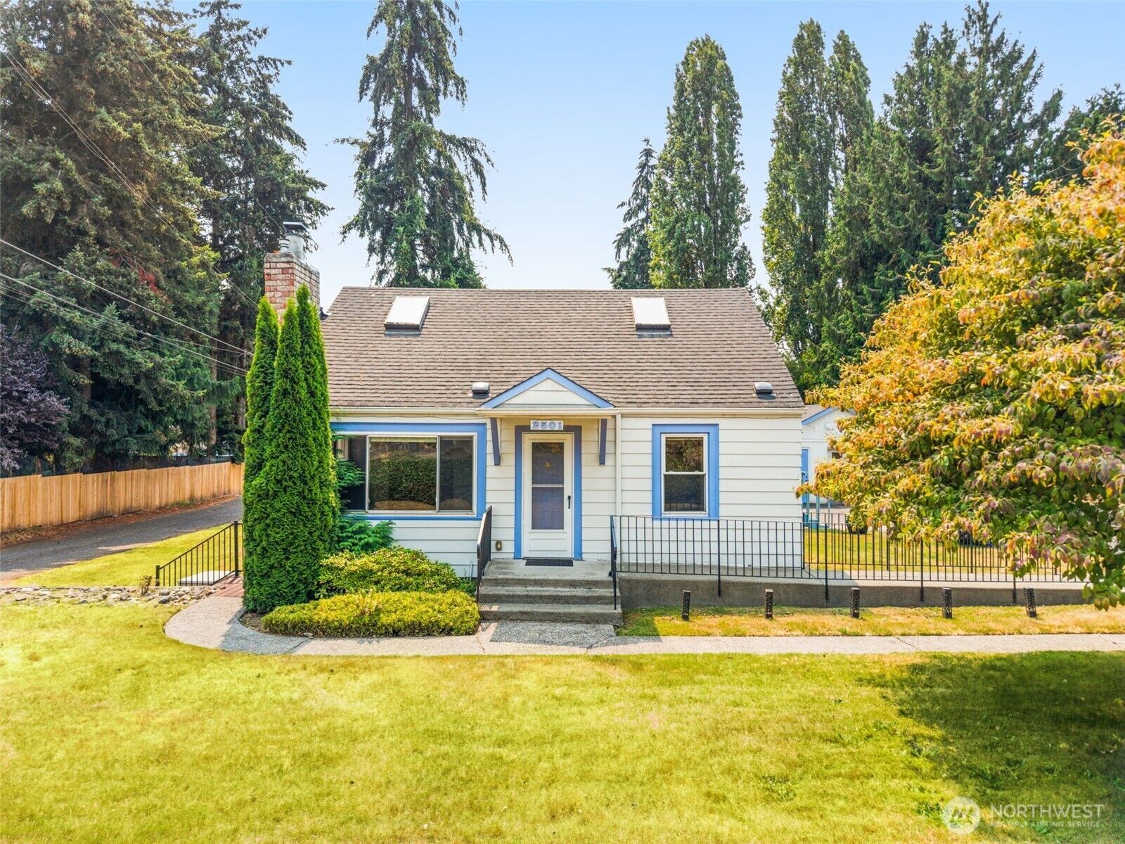 Property Photo: 2501 SW 112th Street WA 98146