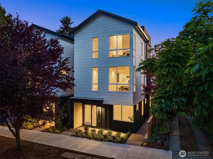 Property Photo:  821 B  17th Avenue  WA 98144 