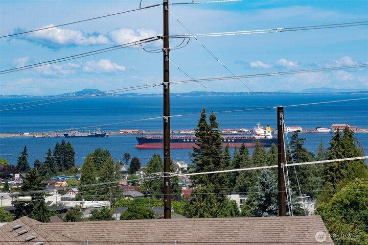 Property Photo: 2610 S Washington Street WA 98362