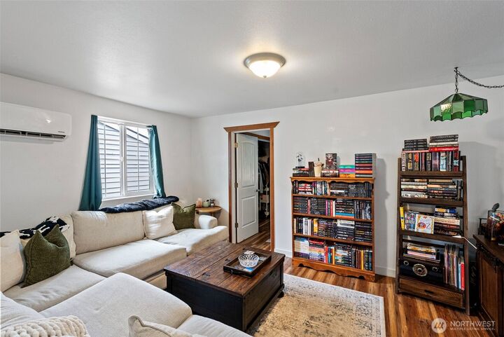 Property Photo:  1529 N Montgomery Avenue  WA 98312 