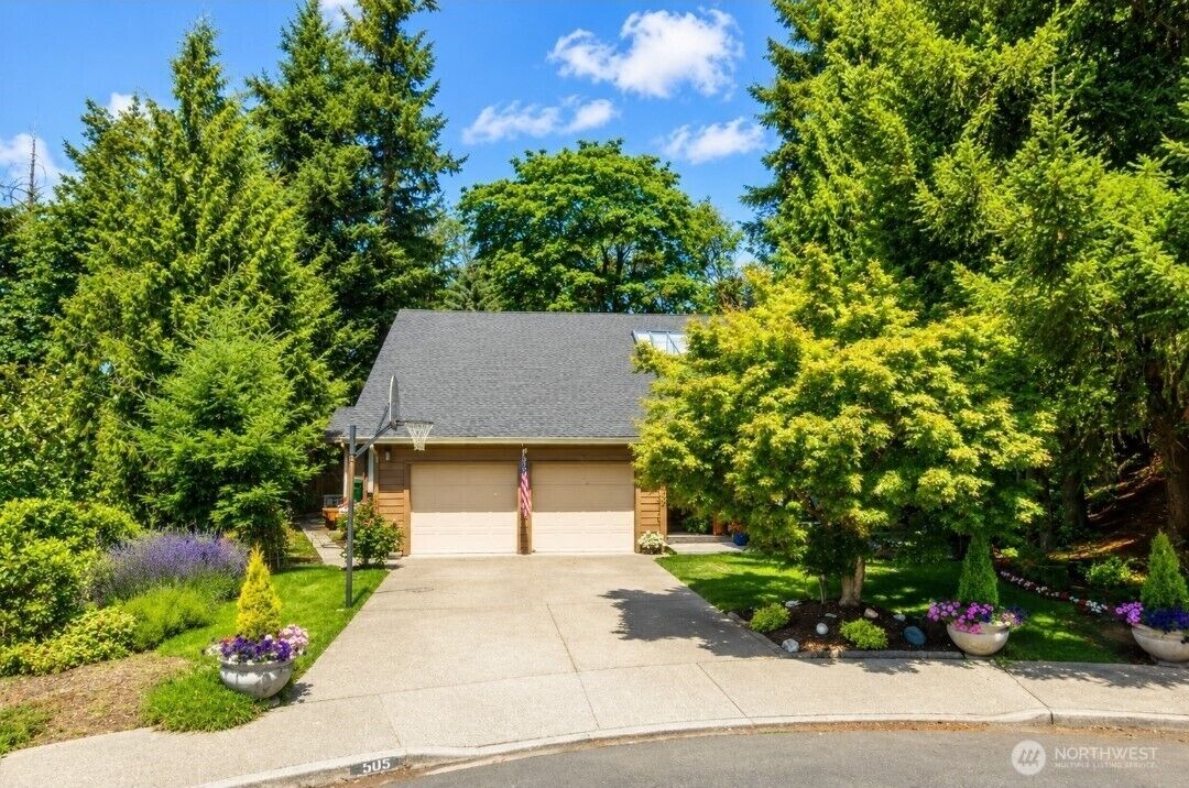 Property Photo: 505 S 31st Street WA 98055