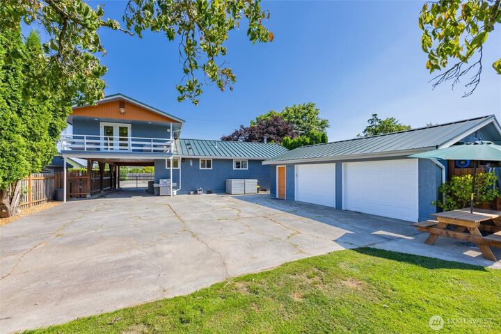 Property Photo:  307  Lincoln Street  WA 98247 