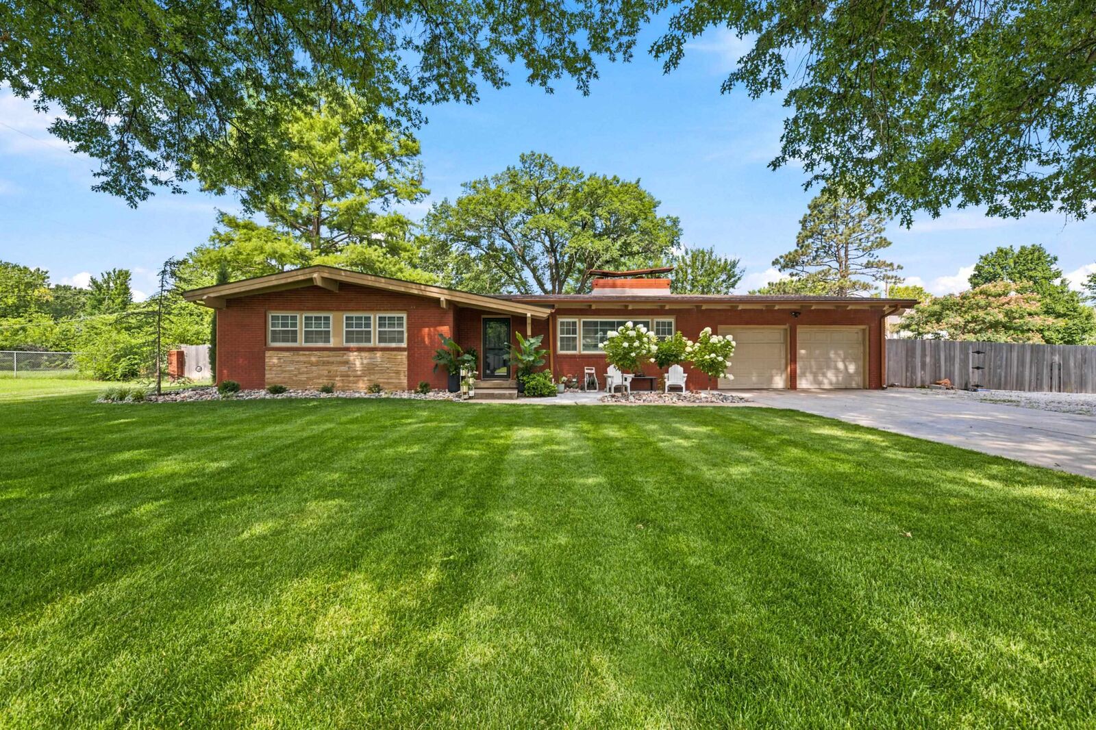 Property Photo: 974 W Alexander Ave KS 67060