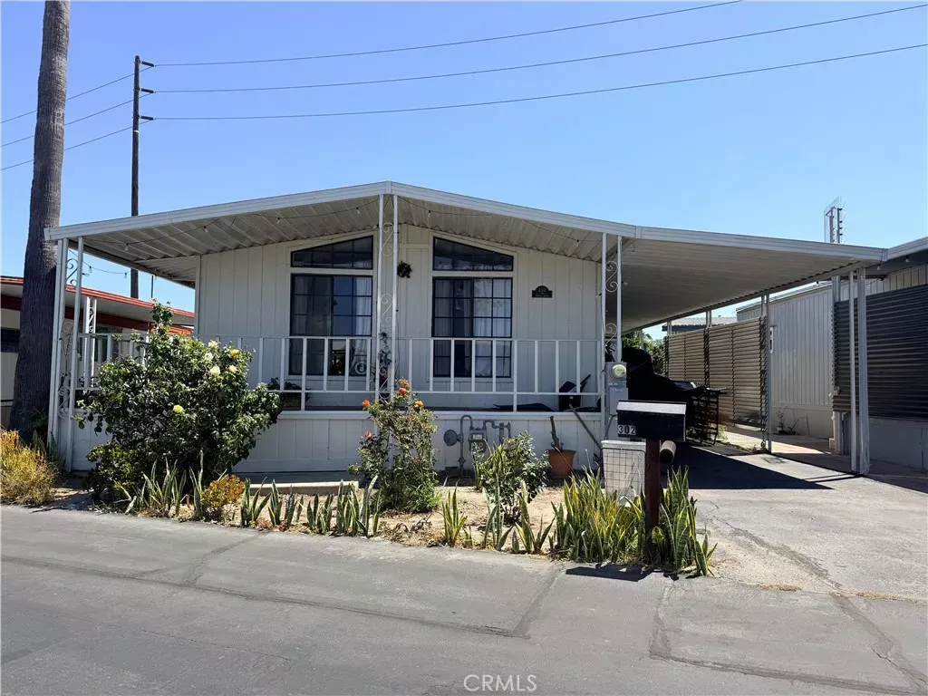 Property Photo: 4117 W McFadden 302 CA 92704