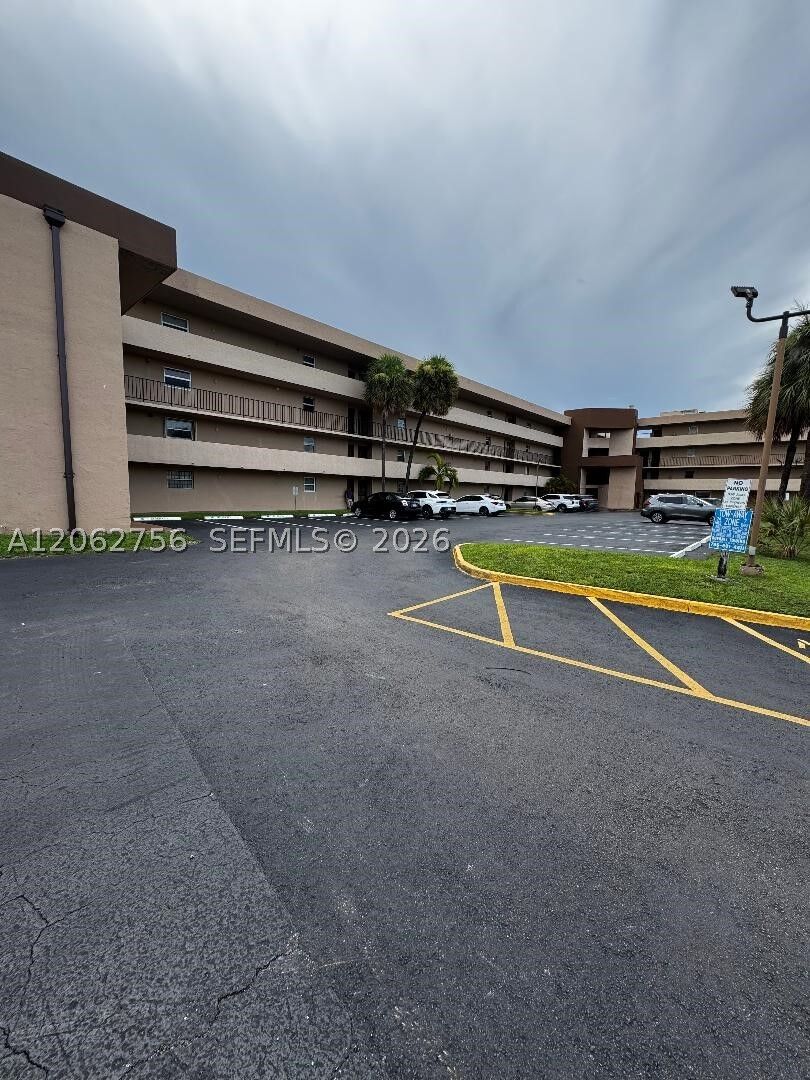 Property Photo: 702 NW 87th Ave 105 FL 33172