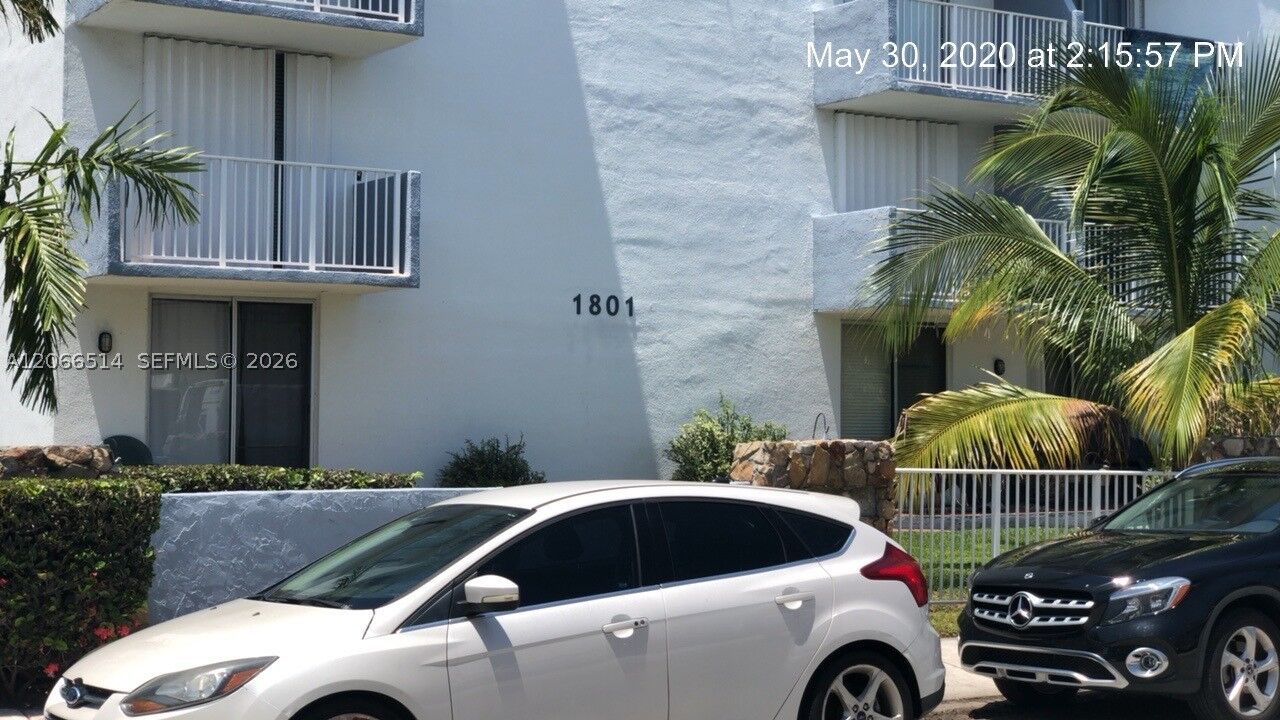 Property Photo:  1801 S Treasure Dr 401  FL 33141 