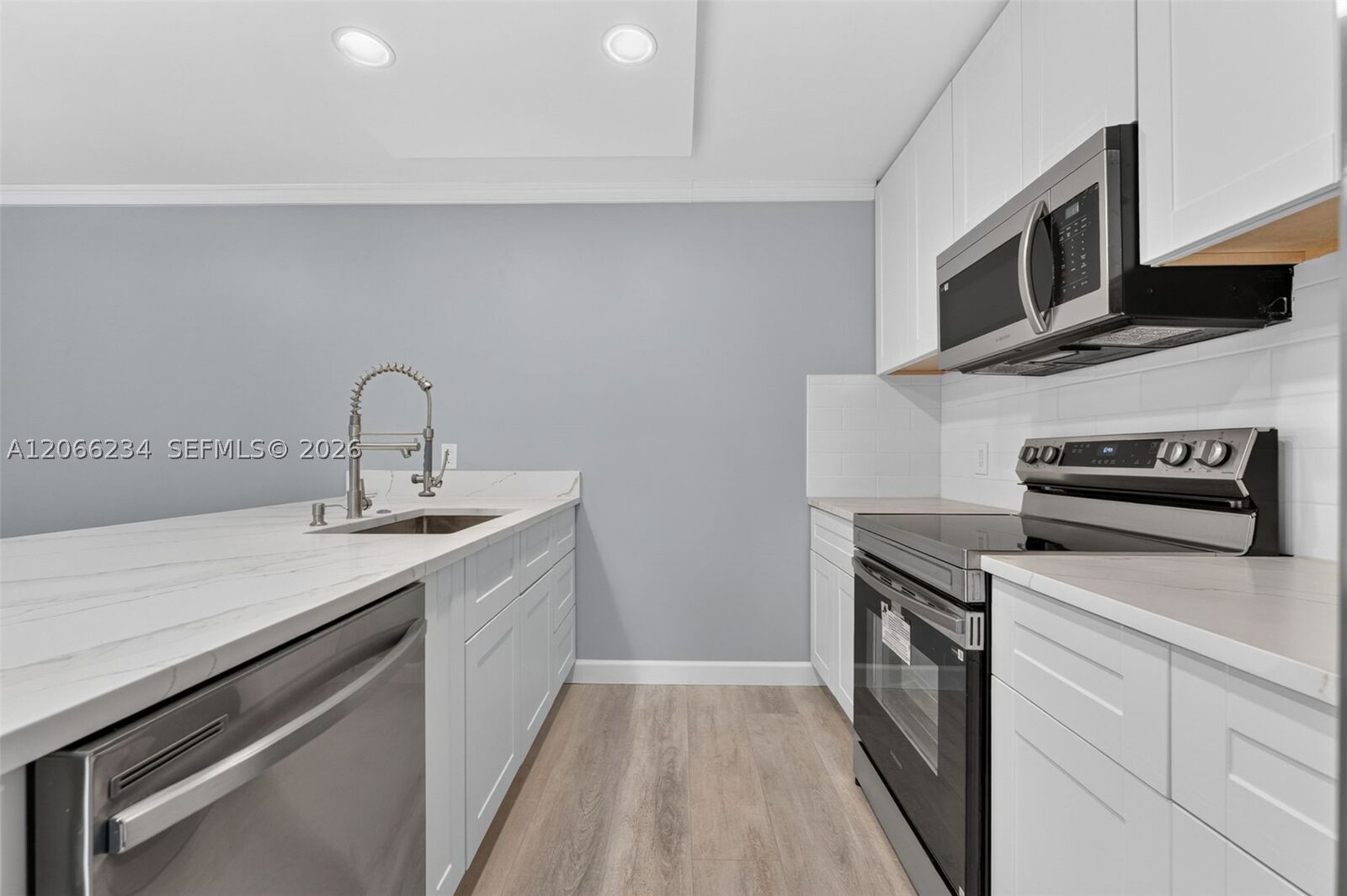 Property Photo: 151 Heritage Way FL 33407