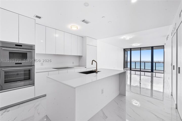 Property Photo: 700 NE 24th St 3502 FL 33137