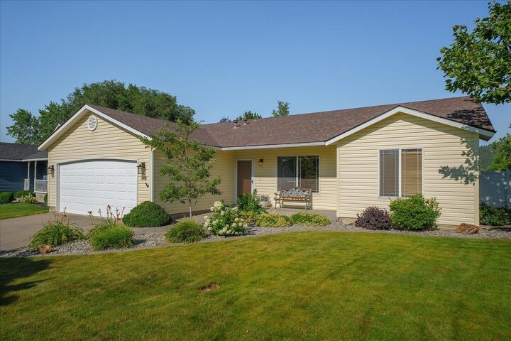 Property Photo:  1208 N Eagle Rd  WA 99019 