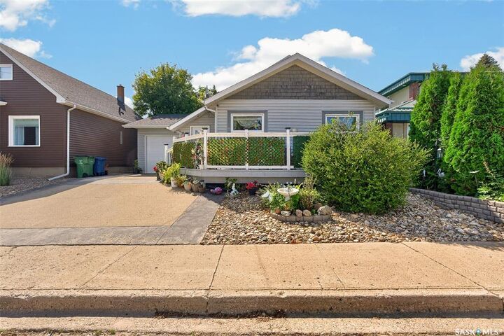 Property Photo: 892 Elgin Avenue SK S6H 4G7