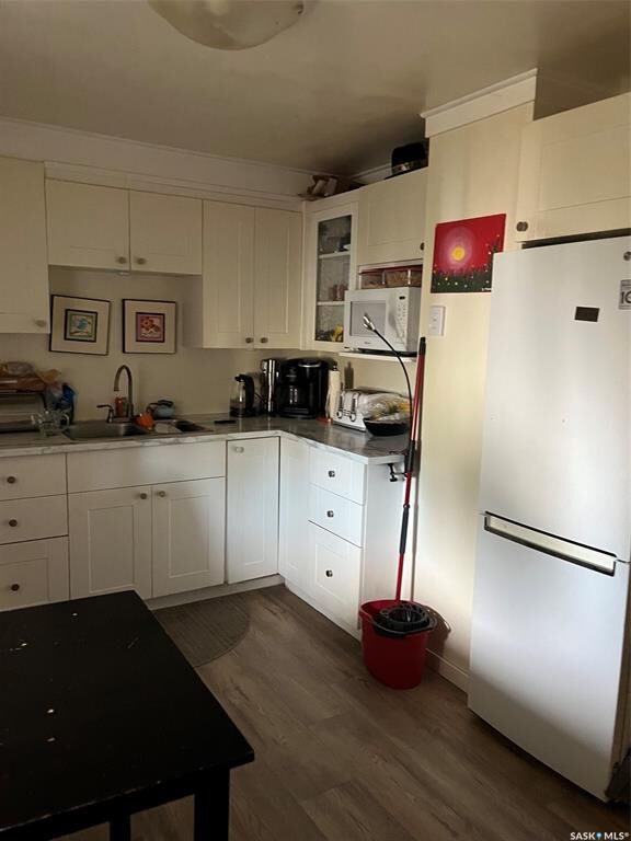 Property Photo:  726 M Avenue S  SK S7M 2L4 