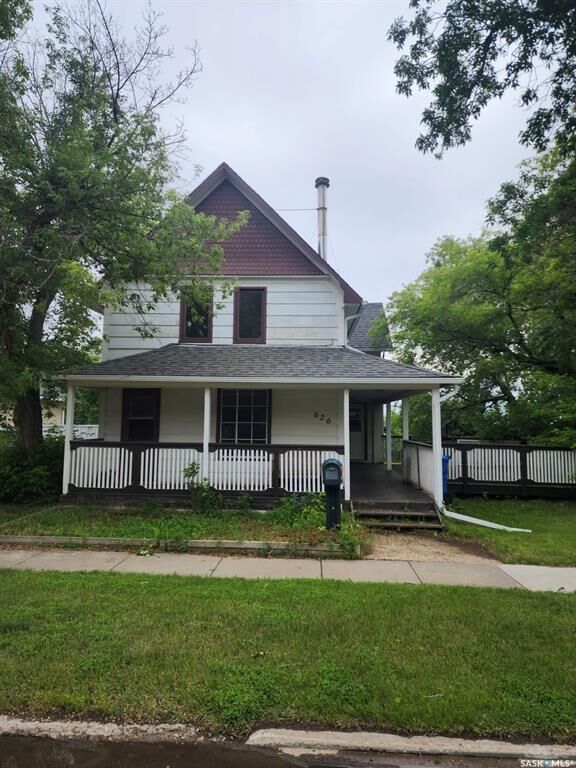 Property Photo:  626 2nd Street  SK S4A 0K9 
