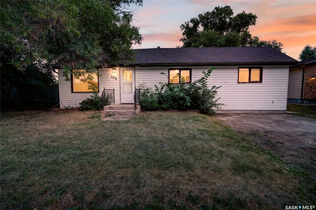 Property Photo:  108 1st Avenue W  SK S0L 3J0 