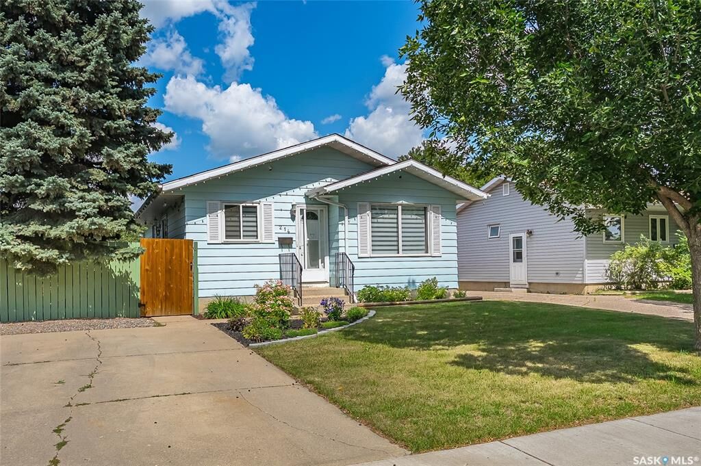 Property Photo:  214 Michener Crescent  SK S7L 5Z1 