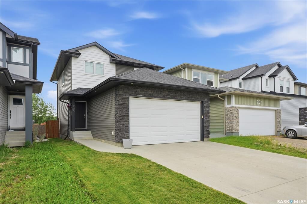 Property Photo:  205 Wall Street  SK S0K 1E0 