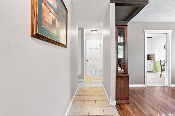 Property Photo: 3008 Eastview SK S7J 3J2