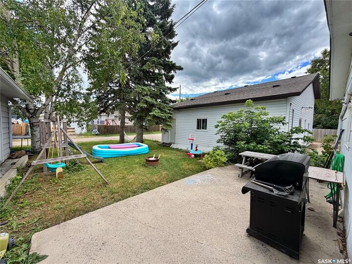 Property Photo: 811 McNaughton Street SK S0G 3N0