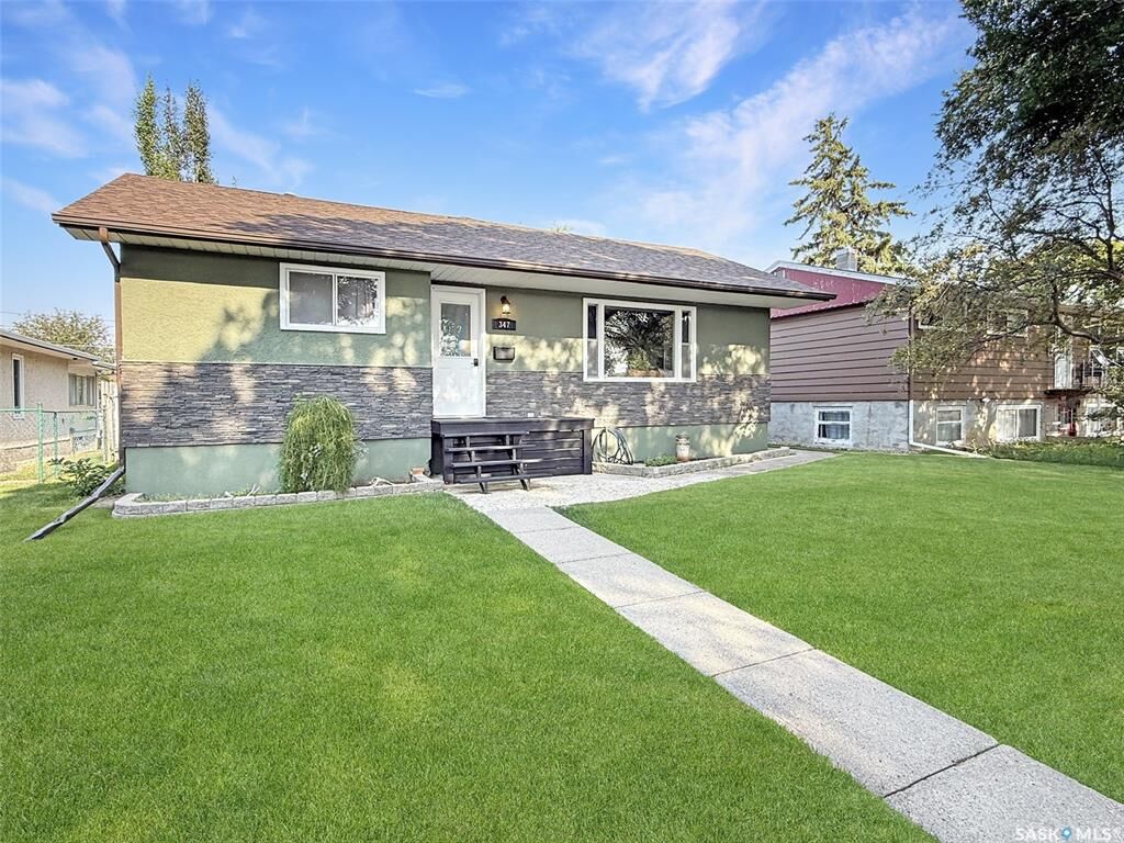 Property Photo: 347 3rd Avenue SE SK S9H 3K6