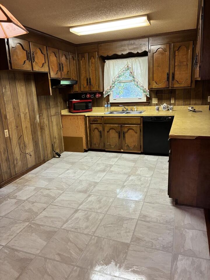 Property Photo:  300 Richland Ave  AL 36330 