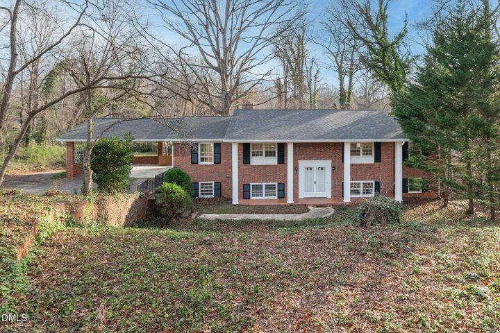 Property Photo:  624 Brentwood Court  NC 27104 