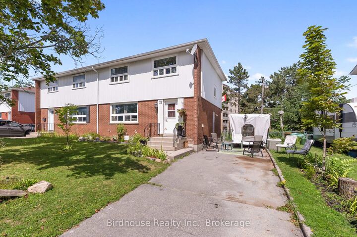 Property Photo: 22 Northlin Park Road ON K9V 4P3