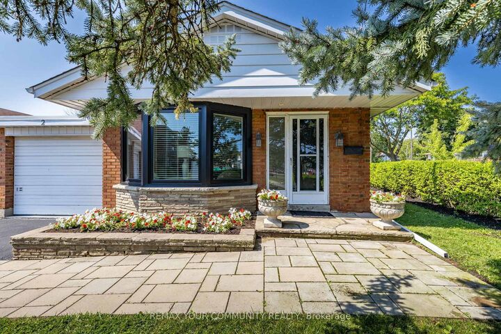 Property Photo:  2 Doonaree Drive  ON M3A 1M4 