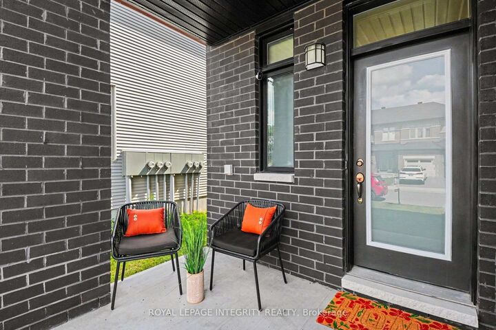 Property Photo:  523 Triangle Street  ON K2V 0M7 