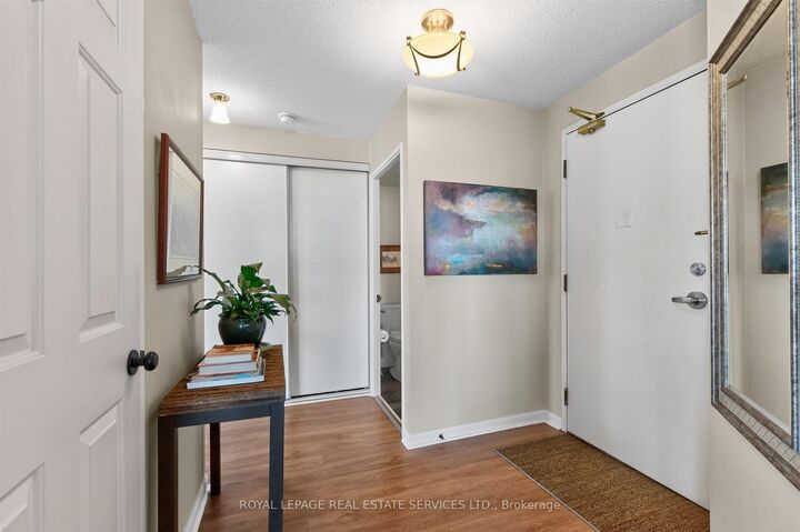 Property Photo: 101 Subway Crescent 1711 ON M9B 6K4