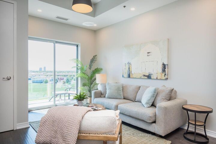 Property Photo:  1419 Costigan Road 607  ON L9T 2L4 