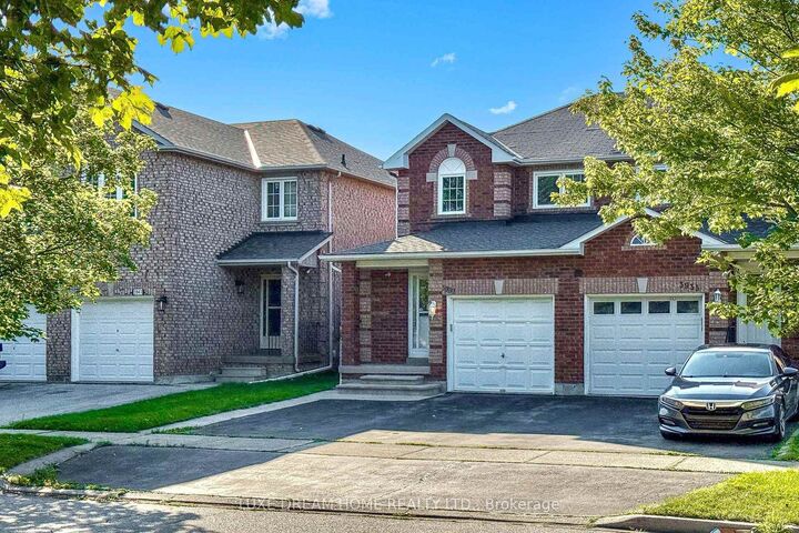 Property Photo: 3937 Stoneham Way ON L5N 6Y6