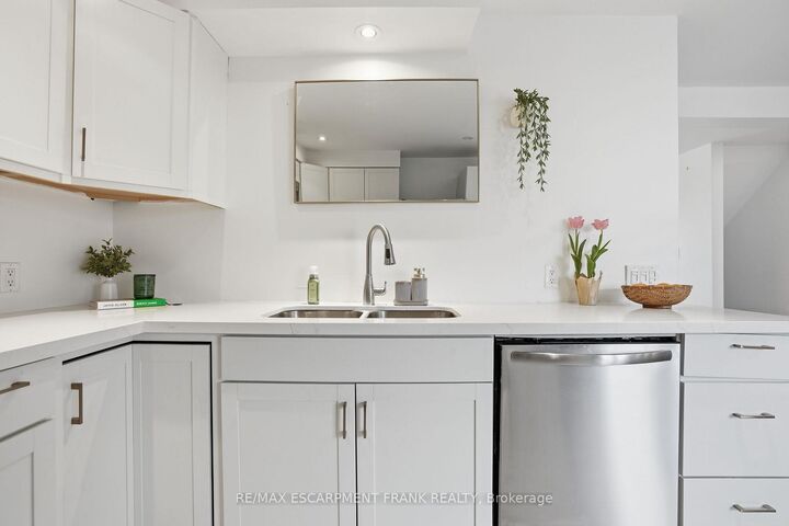 Property Photo: 1255 Upper Gage Avenue 15 ON L8W 3C7