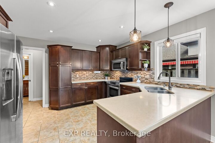 Property Photo: 18 Briarwood Drive ON L2S 4A7