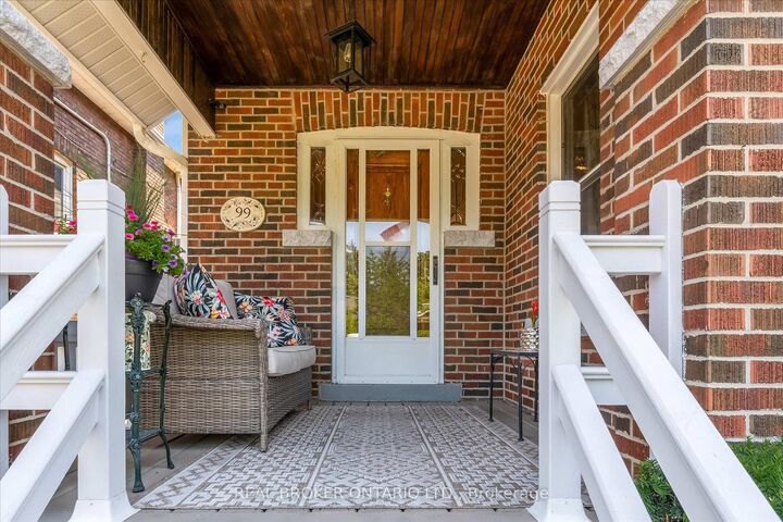 Property Photo:  99 Tuxedo Avenue S  ON L8K 2R9 